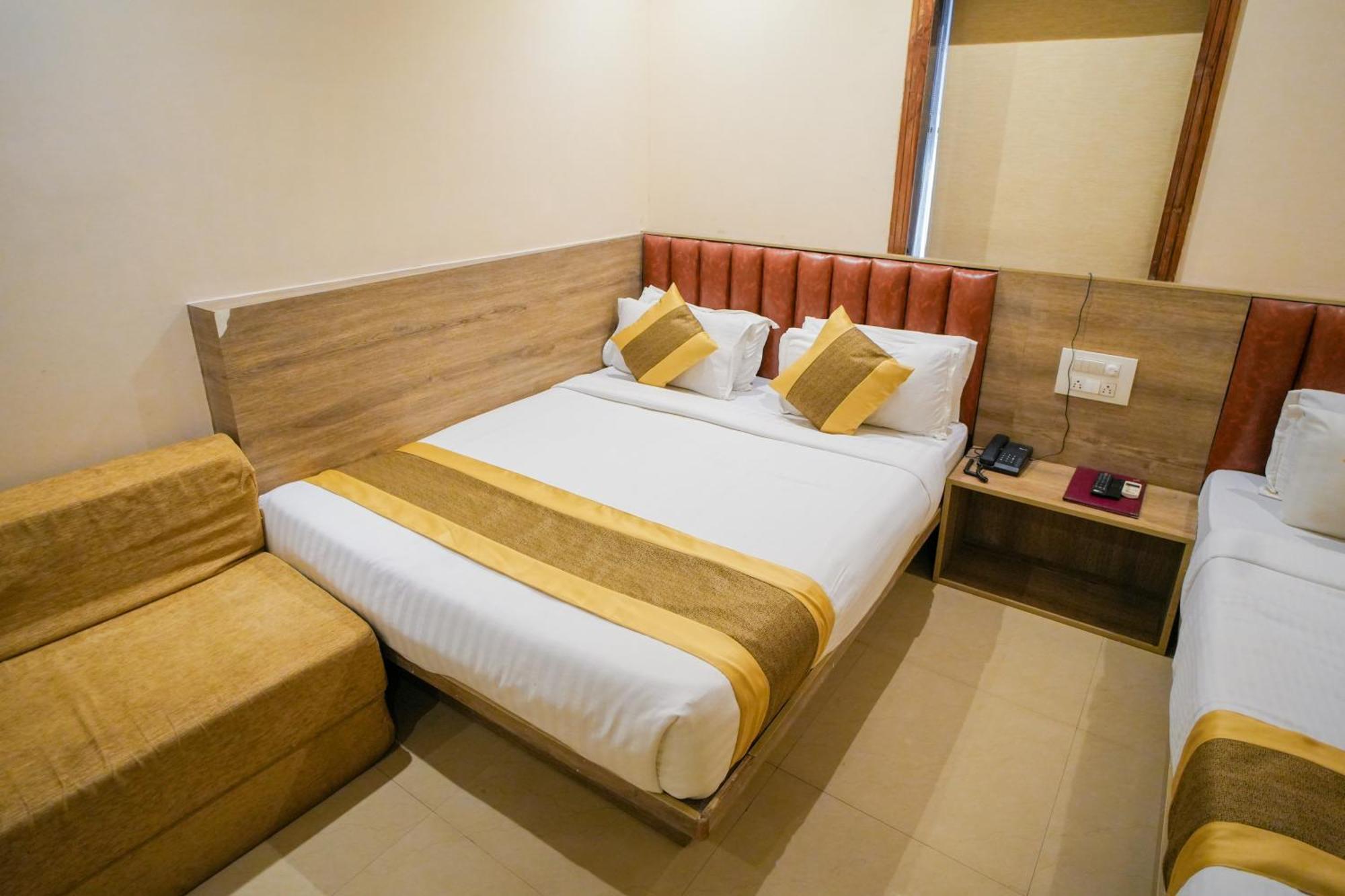 Hotel Skylink Hospitality Mahalaxmi Bombaim Exterior foto