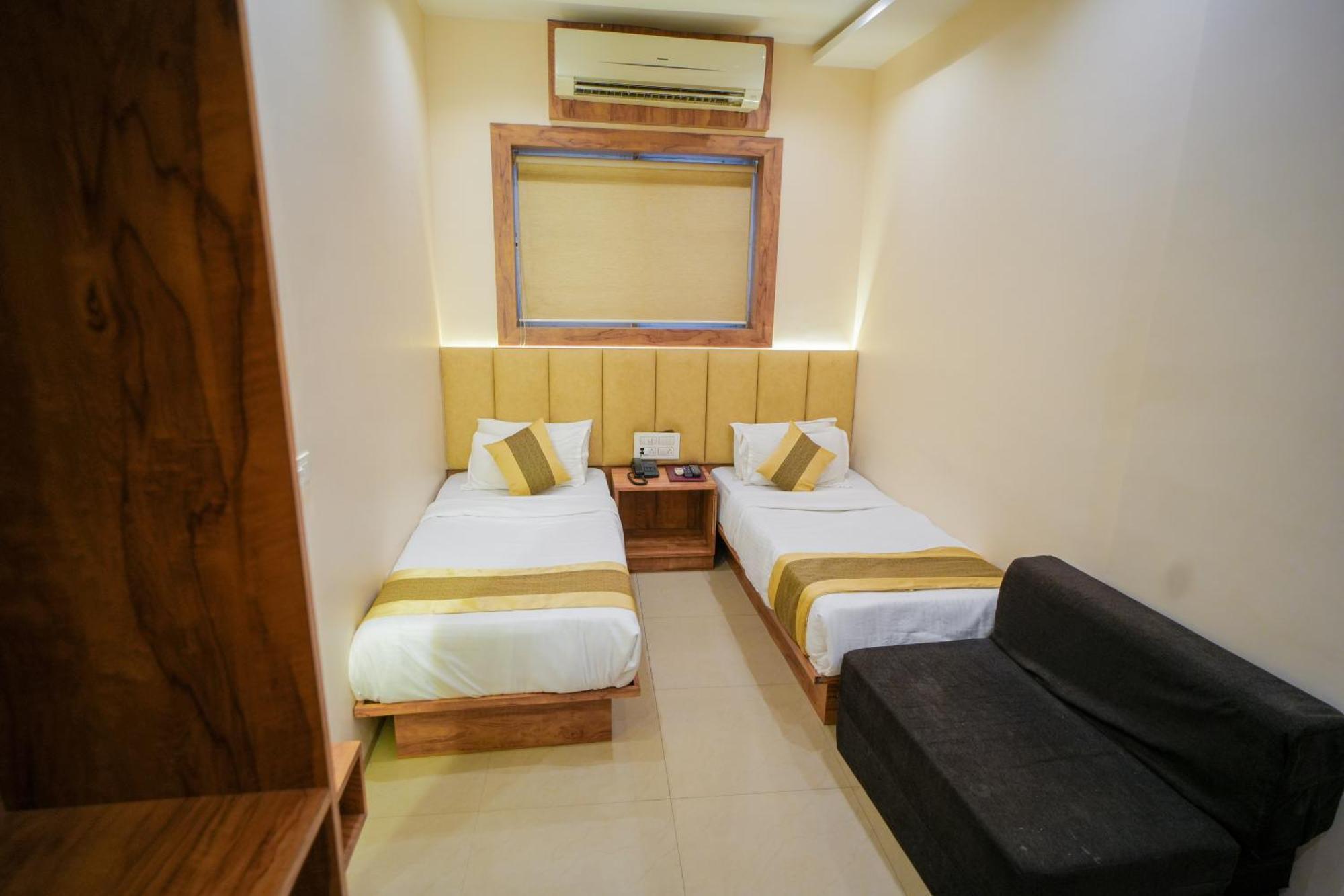Hotel Skylink Hospitality Mahalaxmi Bombaim Exterior foto