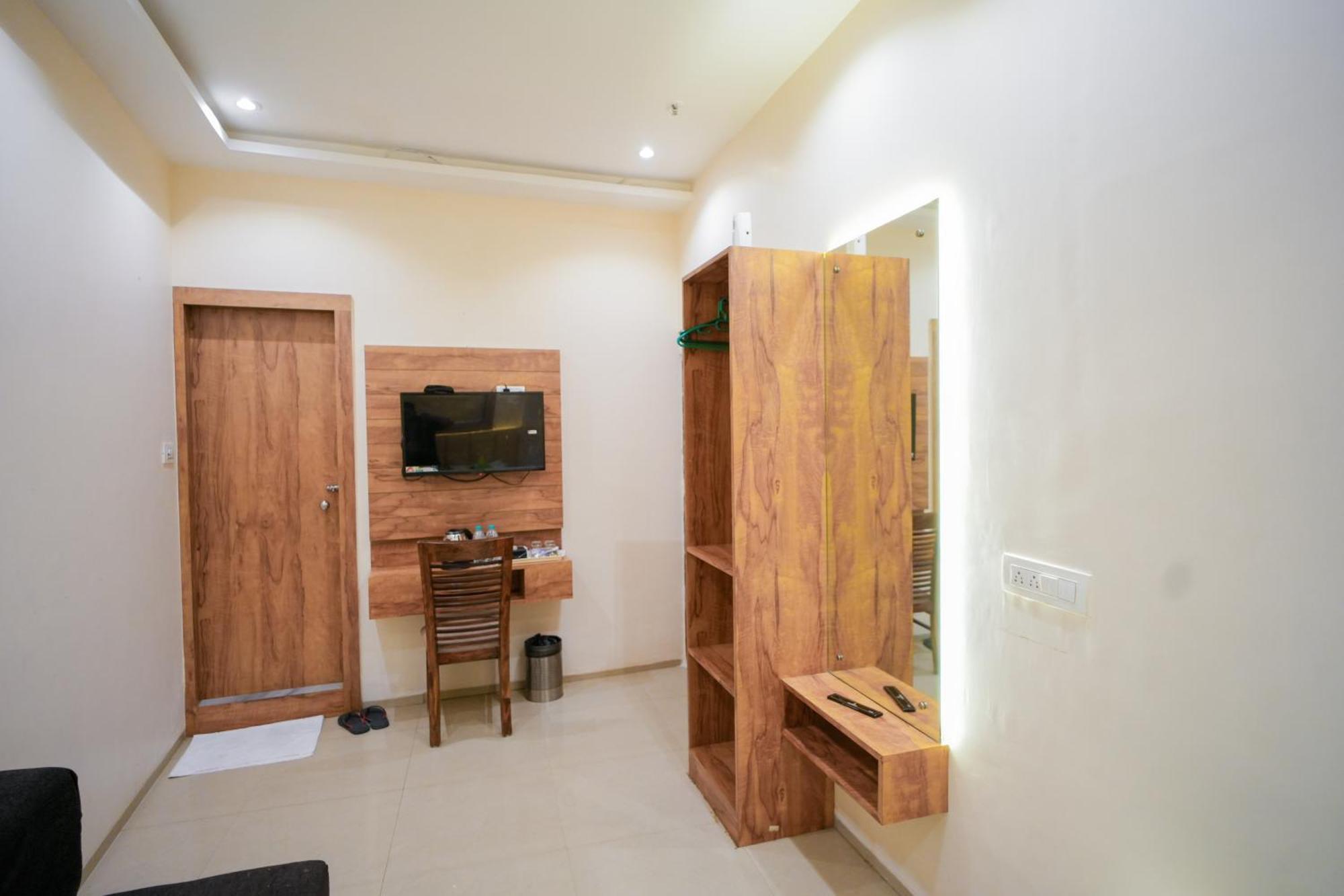 Hotel Skylink Hospitality Mahalaxmi Bombaim Exterior foto