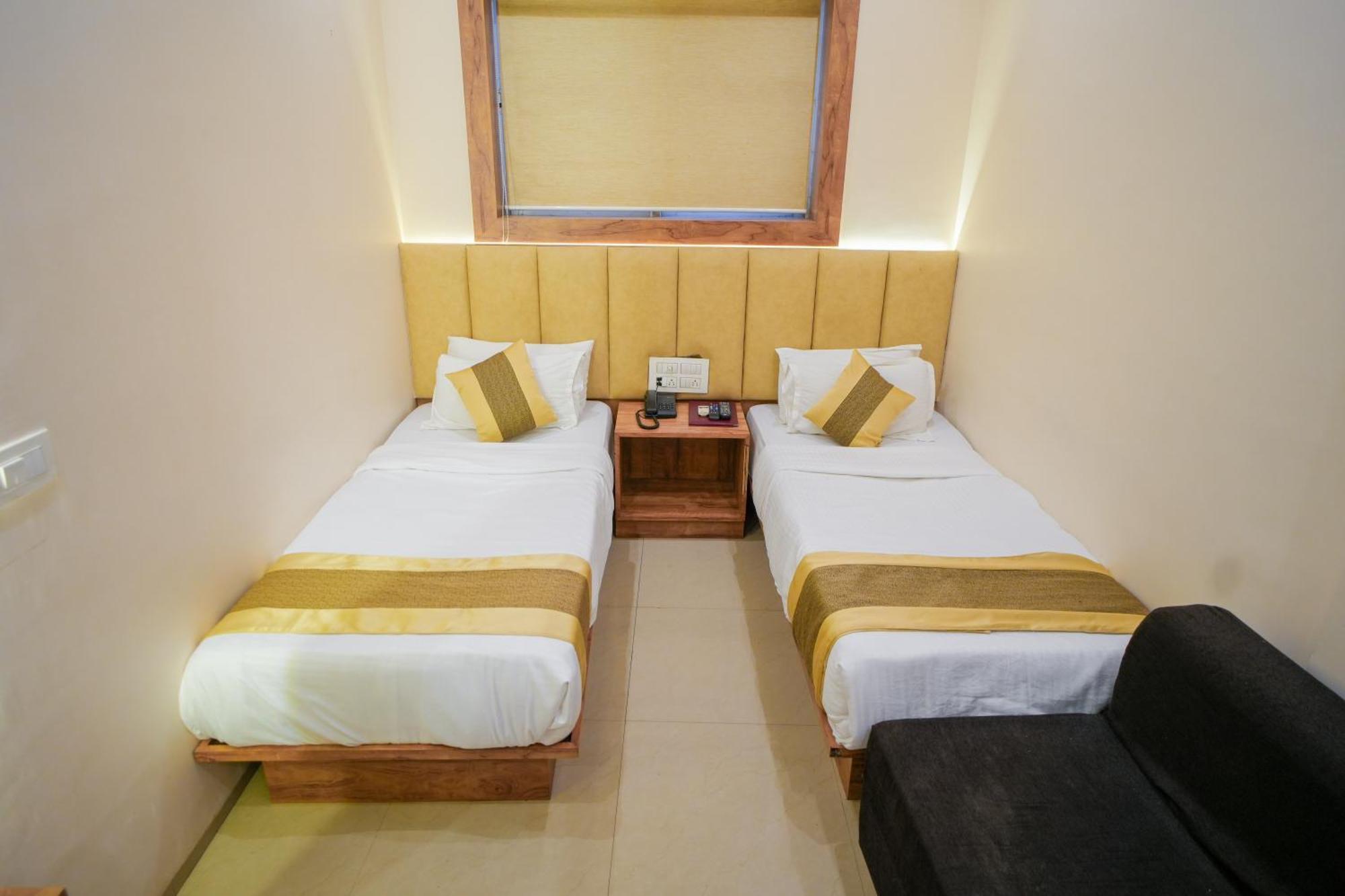 Hotel Skylink Hospitality Mahalaxmi Bombaim Exterior foto