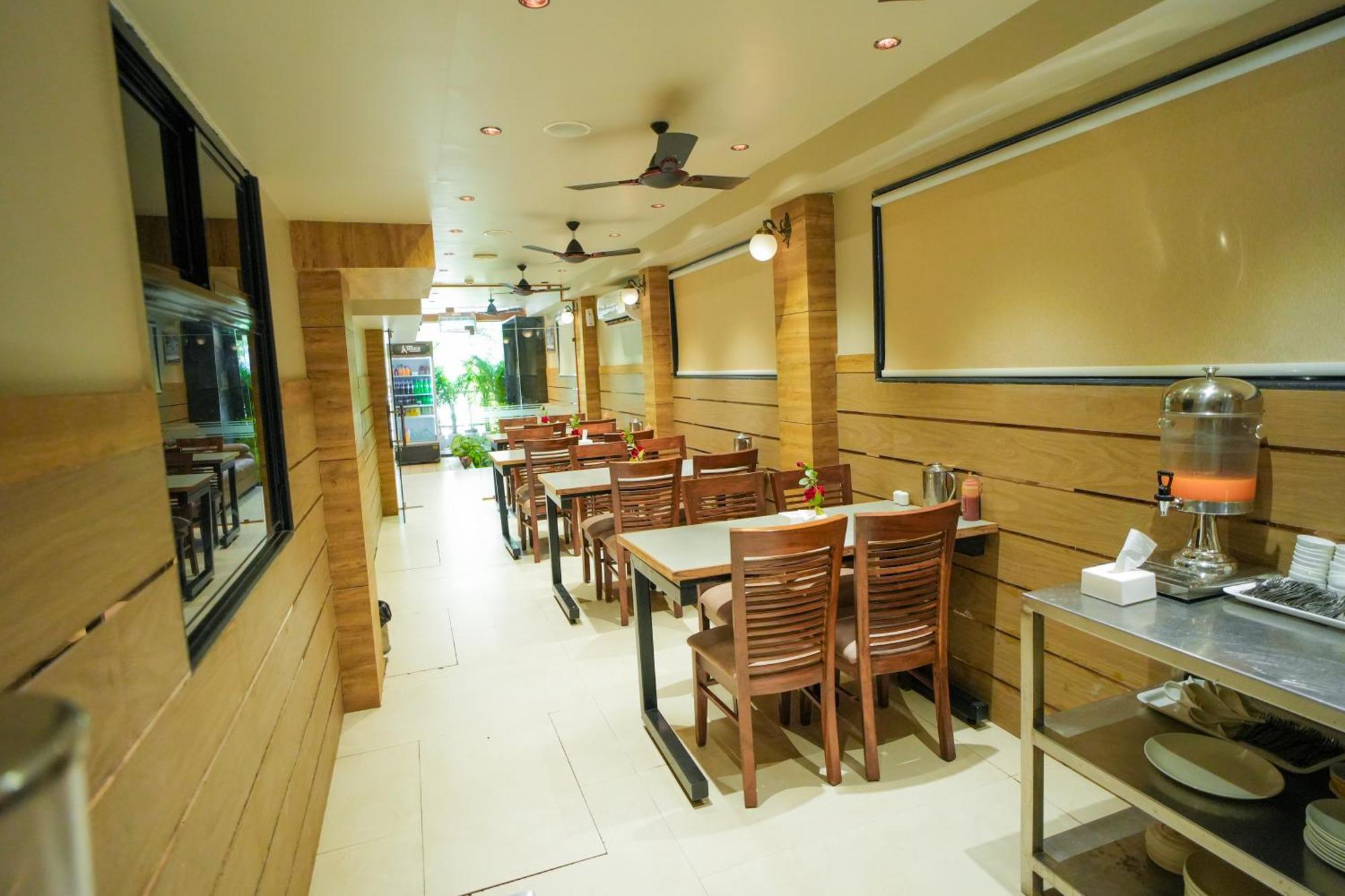 Hotel Skylink Hospitality Mahalaxmi Bombaim Exterior foto