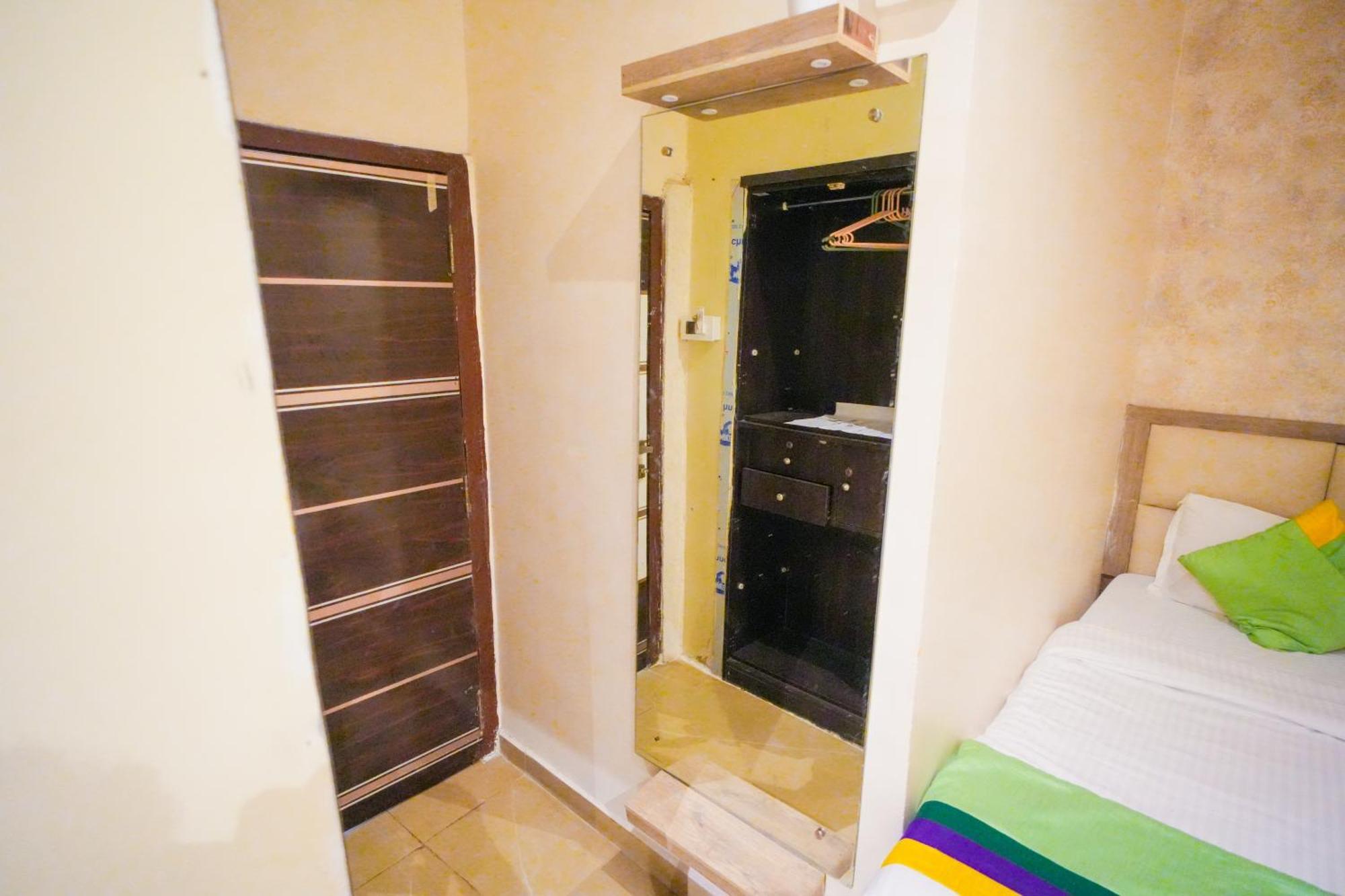 Hotel Skylink Hospitality Mahalaxmi Bombaim Exterior foto