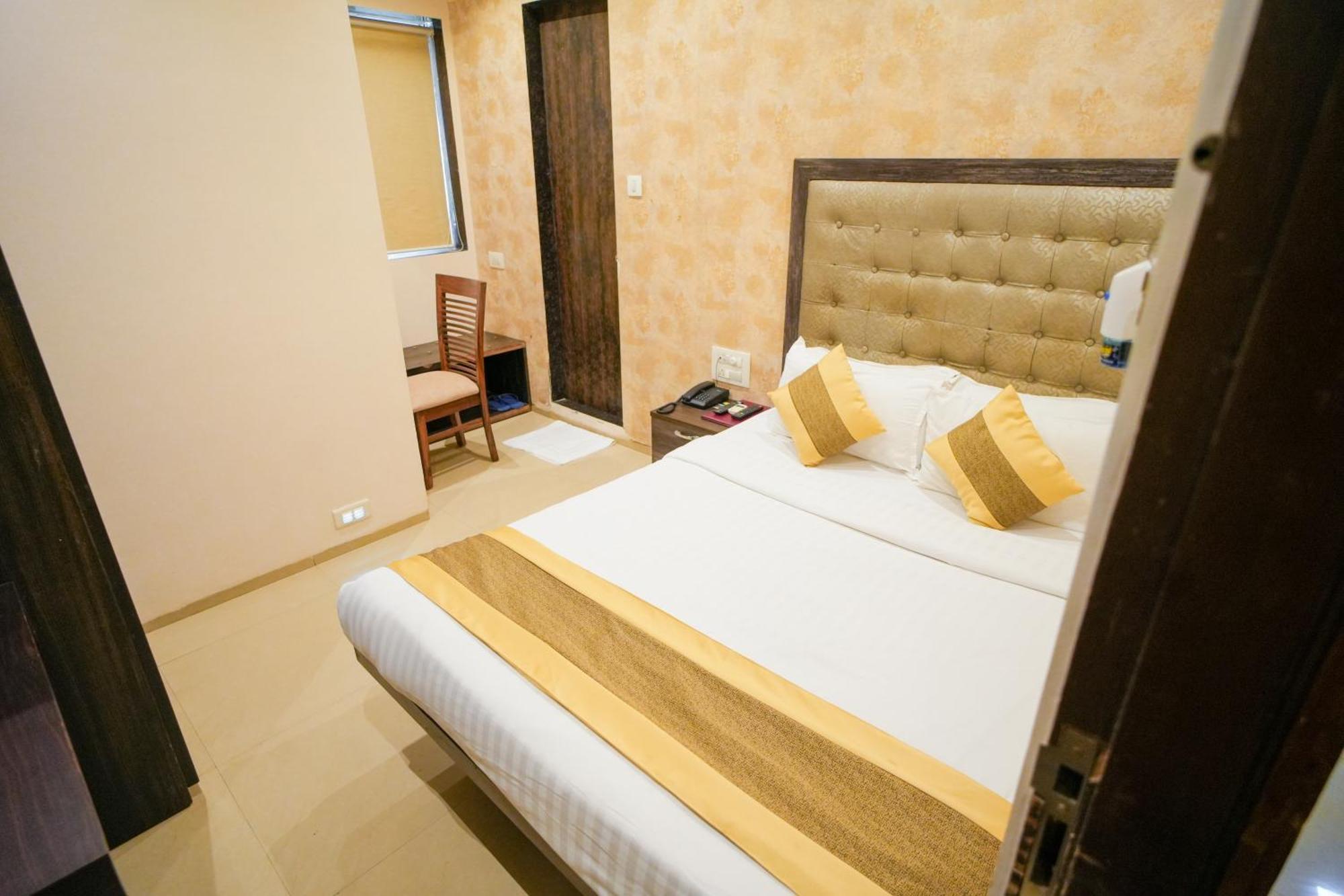 Hotel Skylink Hospitality Mahalaxmi Bombaim Exterior foto