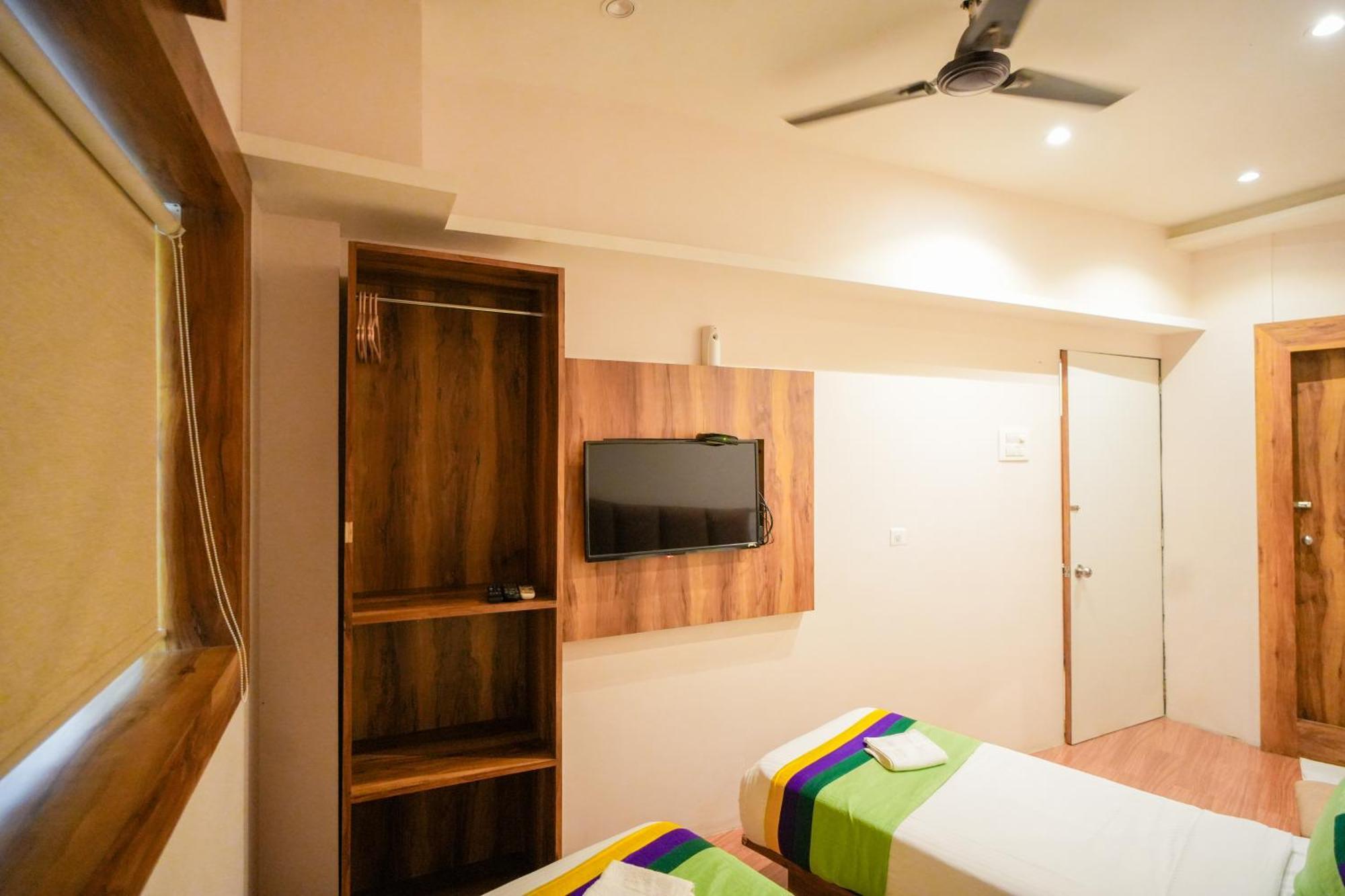 Hotel Skylink Hospitality Mahalaxmi Bombaim Exterior foto