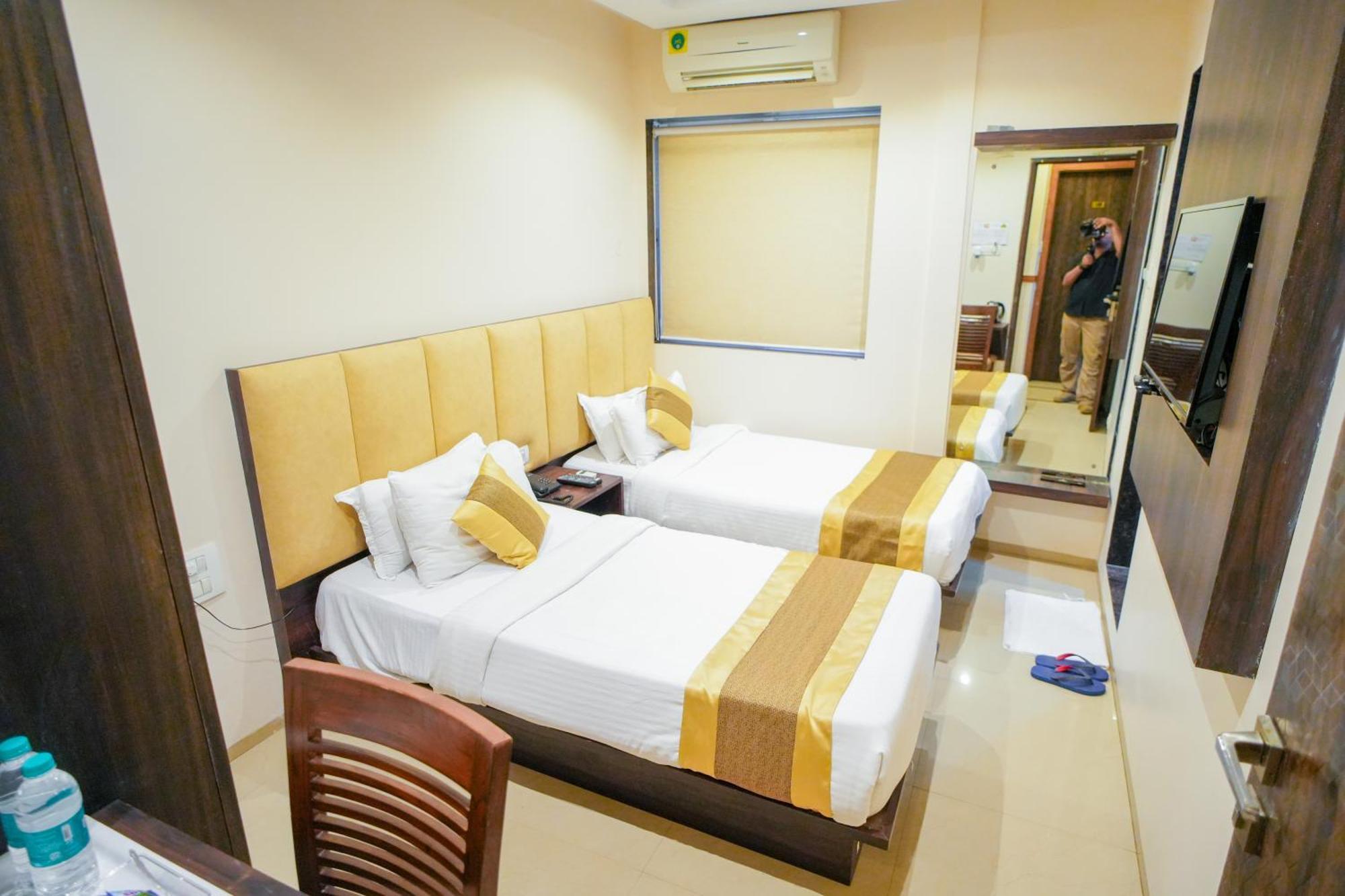 Hotel Skylink Hospitality Mahalaxmi Bombaim Exterior foto