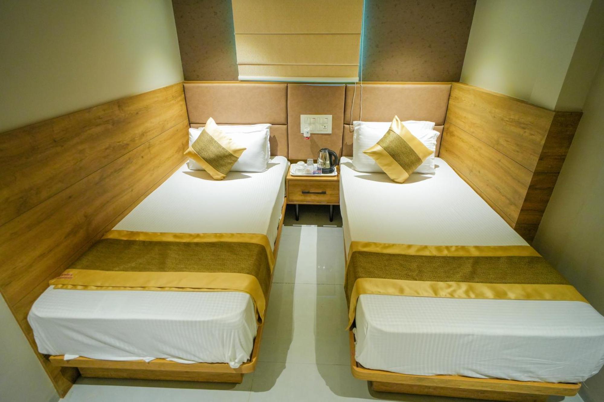 Hotel Skylink Hospitality Mahalaxmi Bombaim Exterior foto