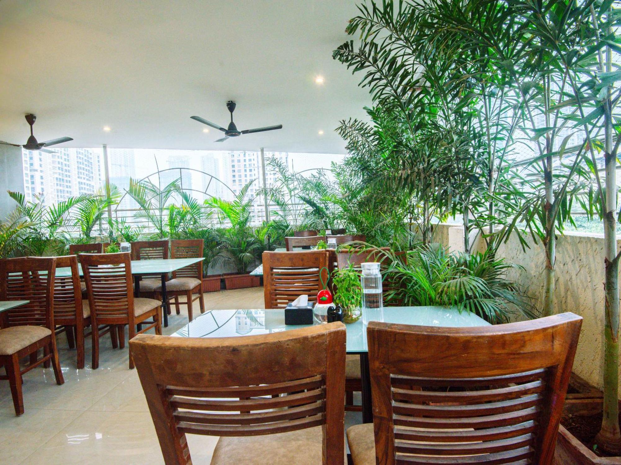 Hotel Skylink Hospitality Mahalaxmi Bombaim Exterior foto